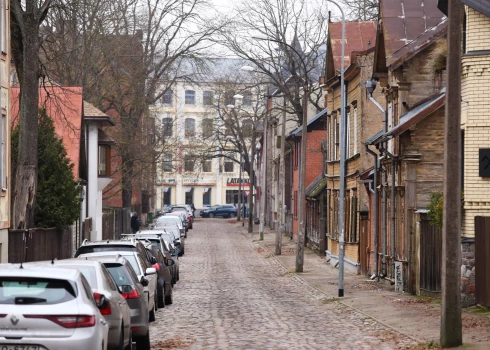 Āgenskalnā atgriezīsies zudusī piemiņas plāksne Krišjānim Baronam.