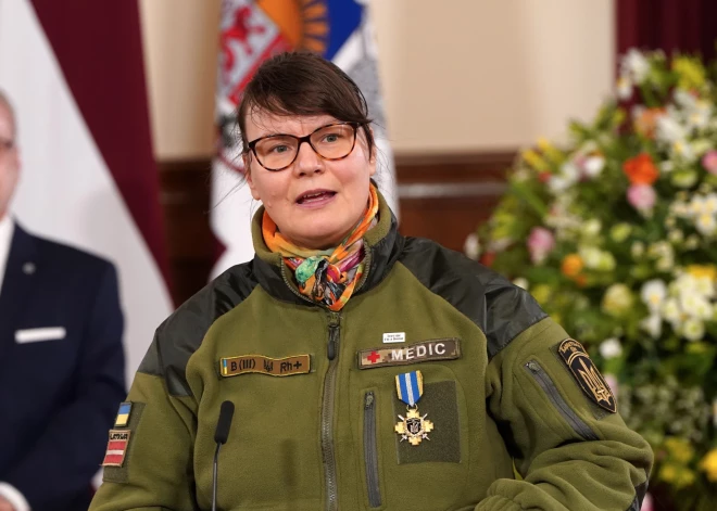 "Если надо, готова спасать и орков": раненый в Украине латвийский медик пока не вернется домой
