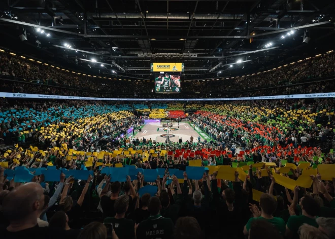"Žalgiris" fani vienojas simboliskā žestā pirms spēles pret Belgradas "Partizan".