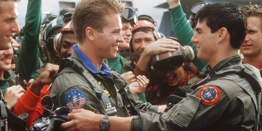 Aktieris Vels Kilmers ar Tomu Krūzu filmā "Top gun".