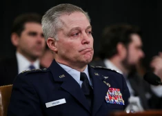 Ceturtdien no amata atbrīvots ASV Nacionālās drošības pārvaldes (NSA) direktors ģenerālis Timotijs Ho, vēsta laikraksts "Washington Post", atsaucoties uz Savienoto Valstu amatpersonām.
