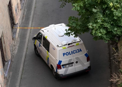 (Ilustratīvs foto) 3. aprīlī ap pulksten 15.10 Valsts policijā saņemta informācija, ka Saldū, Avotu ielā ir sadurts 16 gadus vecs jaunietis. Valsts policijas un Neatliekamās medicīniskās palīdzības dienesta darbinieki ieradās notikuma vietā.