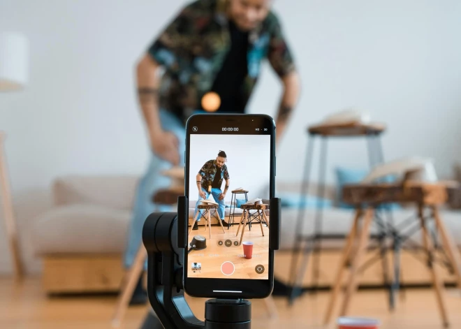 Psiholoģe: soctīklā "TikTok" parādījusies bīstama "rituāla" spēle, kas lauž pusaudžu psihi