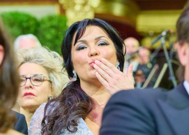 Dziedātāja Anna Ņetrebko, kura atbalstīja Putinu, uzstāsies Karaliskajā operā Londonā. Kā to skaidro teātris