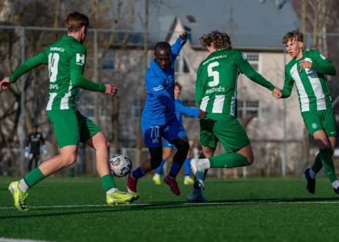 "Metta" cīnās pret Latvijas čempioni RFS (foto: Roberts Pūce, FC RFS)