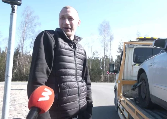 Под Олайне нетрезвый парень после вечеринки решил переночевать в своем авто, а проснулся совсем не там, где ожидал