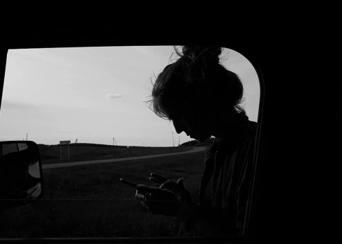 Mikrokrāpšana notiek dažādu iemeslu dēļ, bet bieži vien cilvēki vienkārši ilgojas pēc dzirksts, ko sniedz jaunas attiecības.