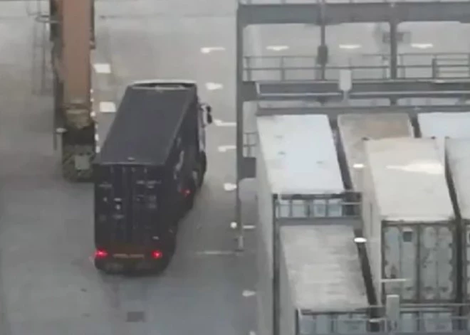 Konteineri un "zirnekļcilvēki": kā Spānijā izjauca kokaīna kontrabandas tīklu