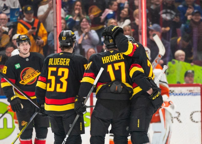 Bļugeram rezultatīva piespēle "Canucks" uzvarā; Girgensonu sveic "Lightning" spēlē Bufalo