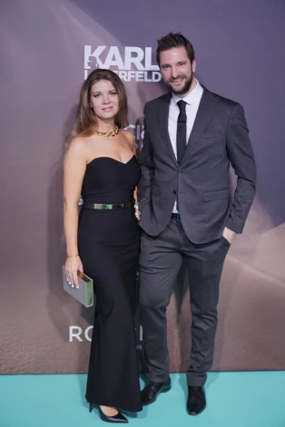 Bijušais valstsvienības kapteinis, tagad viens no Latvijas vīriešu ledus hokeja izlases treneriem Lauris Dārziņš ar sievu Leldi iepirkšanās centra modes šovā ir pirmo reizi.