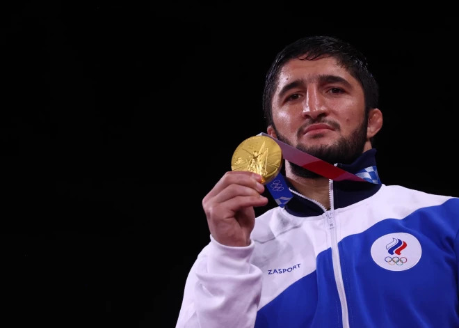 Divkārtējo olimpisko čempionu, "Krievu tanku" Sadulajevu neielaiž Slovākijā uz Eiropas čempionātu brīvajā cīņā