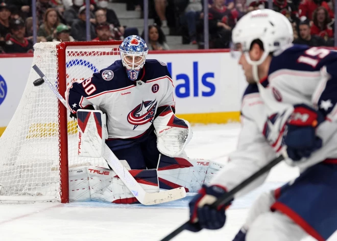 Bļugera "Canucks" un Merzļikina "Blue Jackets" ar zaudējumiem attālinās no NHL izslēgšanas spēlēm