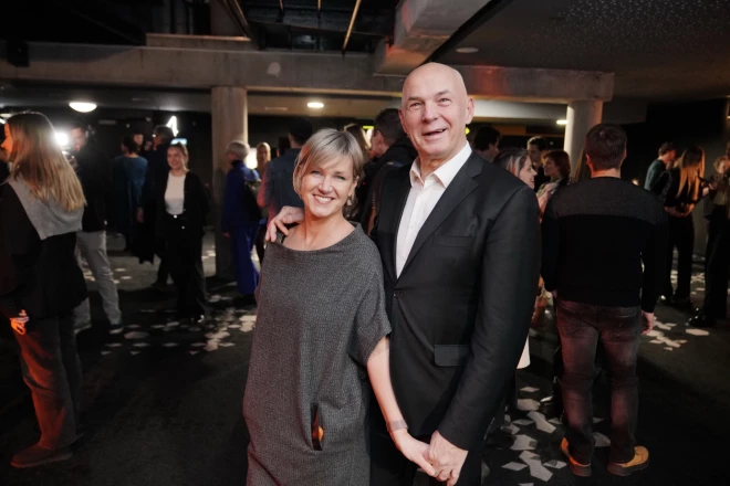 Līdz viņu kopīgi veidotajai ģimenei bija tāls ceļš - šī ir Vara trešā, Sanitas otrā laulība.