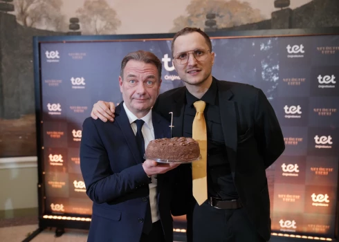 Ričards Eversons un Oskars Tirsa - jeb seriāla "Nelūgtie viesi" aktieri Andris Daugaviņš un Niklāvs Kurpnieks.