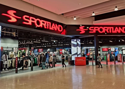 Новый магазин Sportland находится в AKROPOLE Rīga возле входа С.