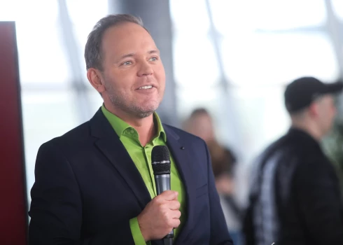 Dziedātājs Lauris Reiniks prognozē, kurš koris plūks uzvaras laurus šovā "Koru kari".