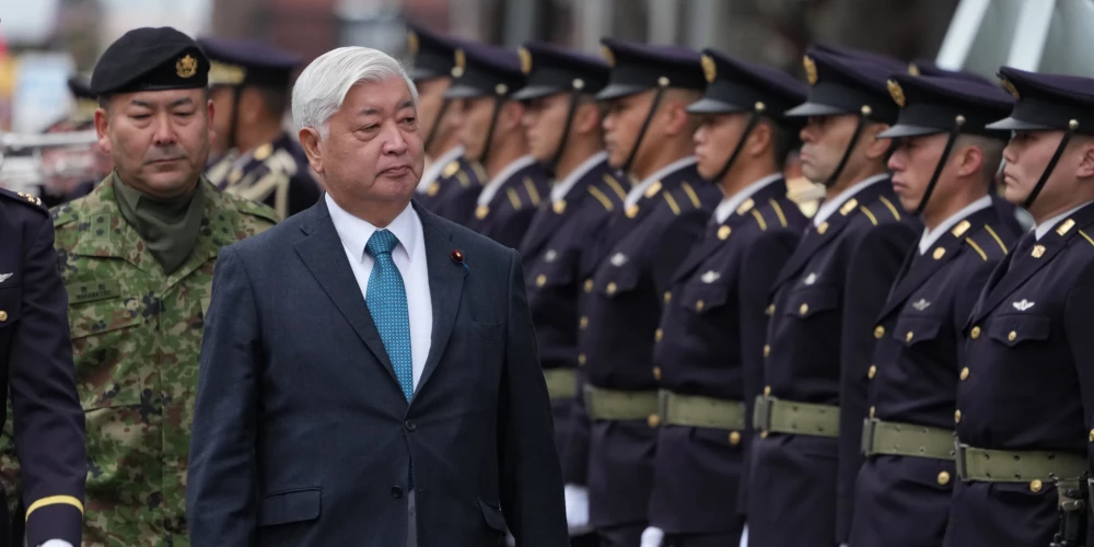 Japānas aizsardzības ministrs Gens Nakatani atklāja, ka tuvākajās nedēļās vairāki "Triton" droni tiks izvietoti ASV Kadenas aviobāzē Okinavas salā.