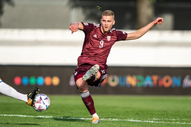 Pēc neoficiālas informācijas, šobrīd pelnošākais Latvijas futbolists ir uzbrucējs Vladislavs Gutkovskis, kas Dienvidkorejas klubā Tedžonas "Hana Citizen" algā saņem ap 600 tūkstošiem eiro gadā.