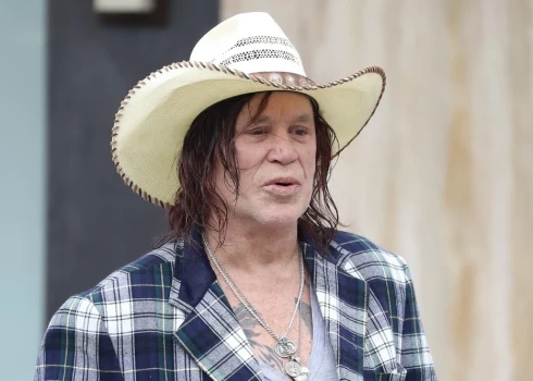 Микки Рурк.