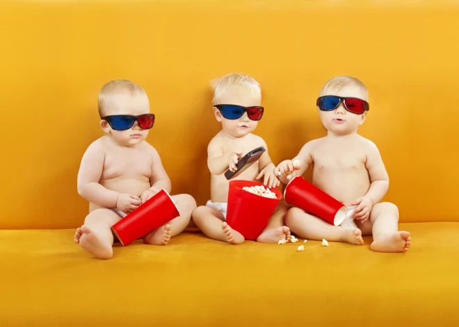 В Риге родилась тройня: Тимофей, Артем и Ксения. Семья получит от города 7500 евро, ее поздравит сам мэр