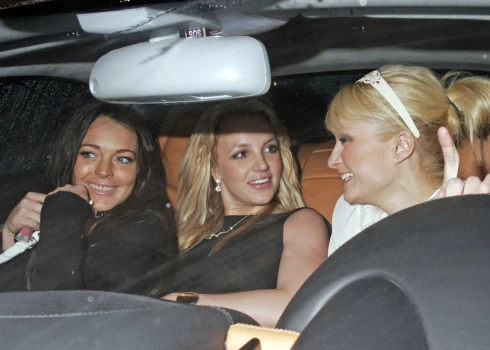 2000. gados slavenības bija īpaši nevaldāmas.