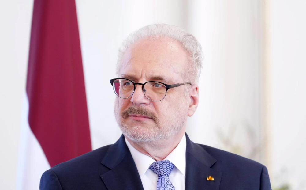 Latvijas eksprezidents Levits: autoritārisms braši soļo uz priekšu, demokrātijas atkāpjas