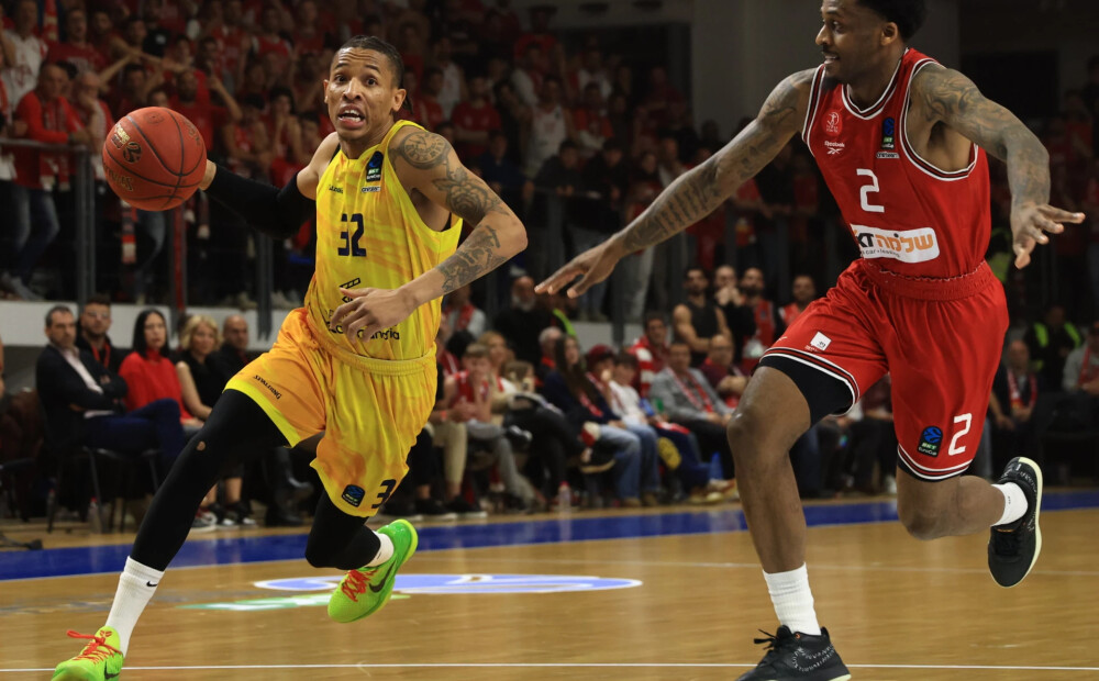 Telavivas "Hapoel" uzvar pirmajā ULEB Eirokausa finālspēlē, pieveicot spāņu "Gran Canaria"