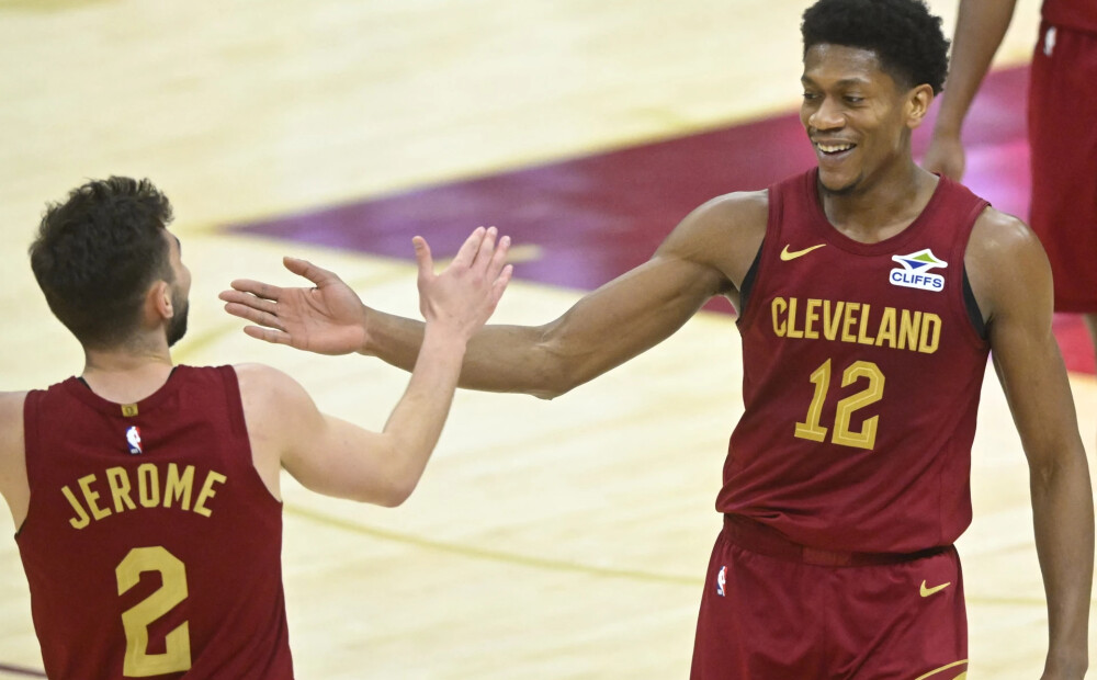 "Cavaliers" nodrošina pirmo vietu Austrumos; Dončiču dīvainā veidā izraida no zāles