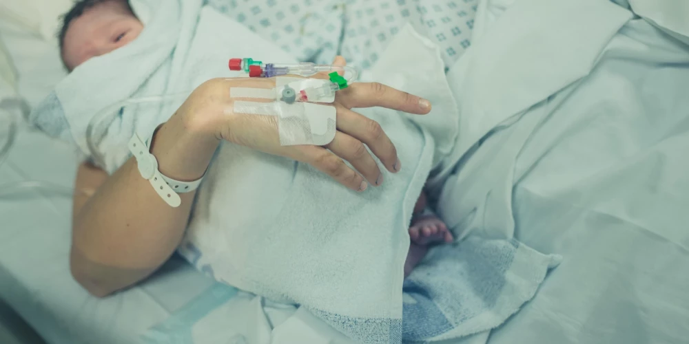 Maija pēc dzemdībām izjuta aukstus drebuļus - sākotnēji viņa domāja, ka tas ir nogurums, bet tad viņai sāka reibt galva.