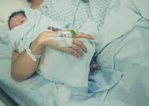 Maija pēc dzemdībām izjuta aukstus drebuļus - sākotnēji viņa domāja, ka tas ir nogurums, bet tad viņai sāka reibt galva.