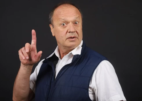 Aktieris un komiķis Jānis Jarāns jau sešus gadus nelieto alkoholu. Kā pats atzīst, nekad nav bijis alkoholiķis, bet reizēm gadījies "pāršaut pār strīpu".