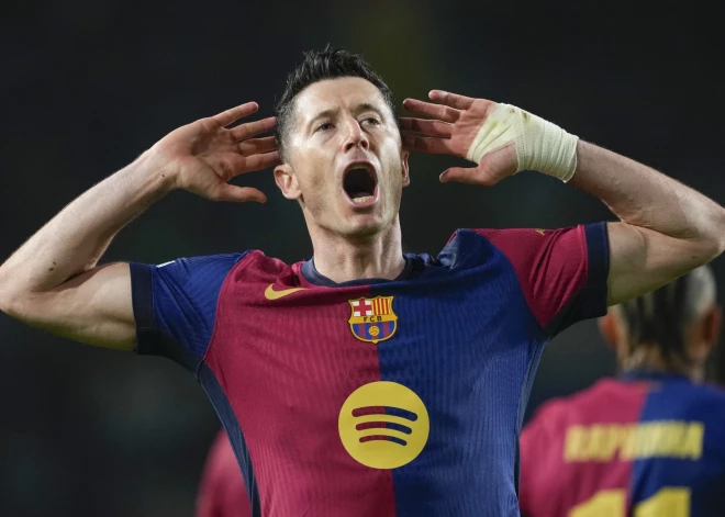 Levandovskim divi vārti graujošā uzvarā pret "Borussia"