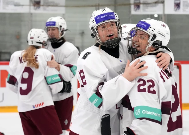 Latvijas hokejistes pasaules čempionātu sāk ar svarīgu uzvaru pār Lielbritāniju