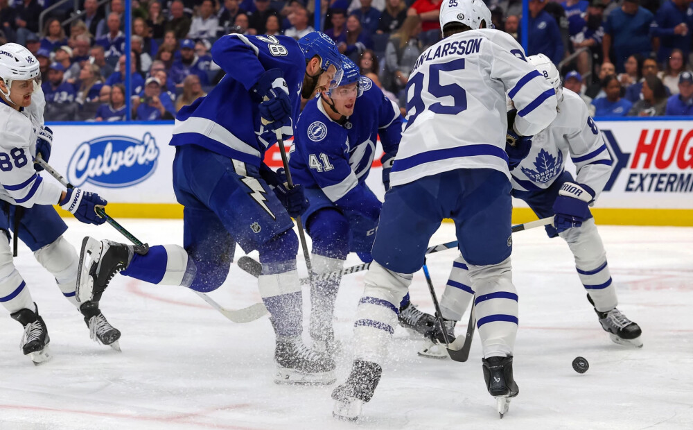 Girgensons ar pieciem spēka paņēmieniem nespēj novērst "Lightning" zaudējumu pret "Maple Leafs"