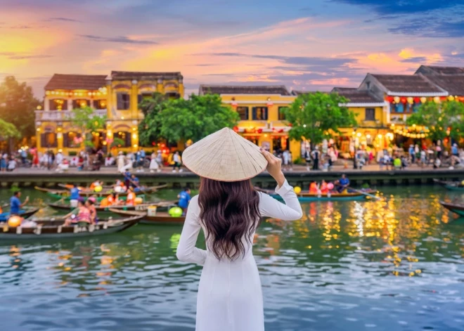 "Люди, похоже, считают, что весь город - это музей": жители красивейших мест мира устали от туристов, которые заходят к ним домой