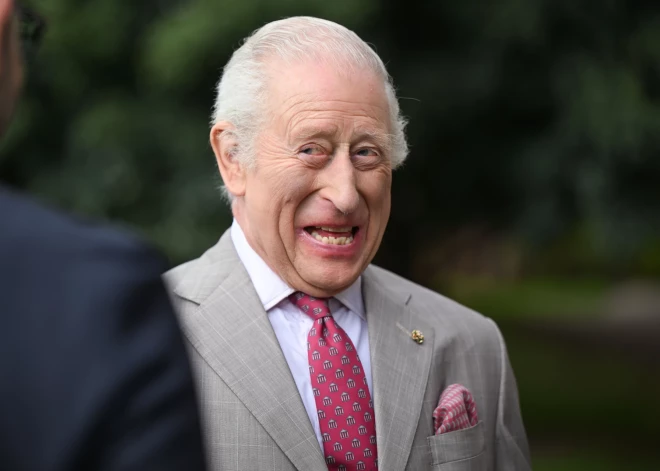 "Его Величество узнал цену лондонского пива": король Карл III развеселил людей своей мимикой