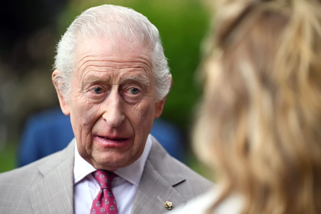 Фотографии с события моментально разошлись по соцсетям, вызывая волну добродушного веселья.