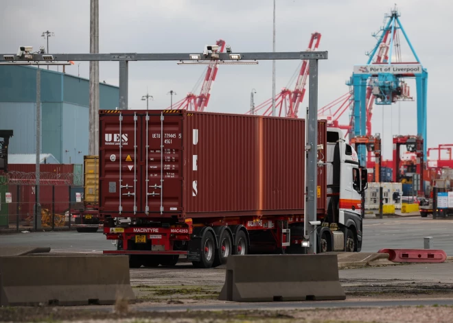 No ASV un Ķīnas tirdzniecības kara cietīs arī Eiropa, brīdina ekonomisti