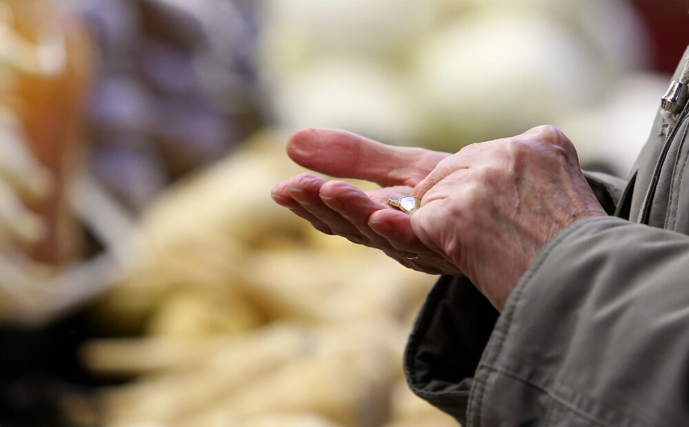 Latvijas pensiju sistēma nespēj aizsargāt pensionārus no tirgus svārstībām – aicina atļaut atlikt pensiju otrā līmeņa izmaksu