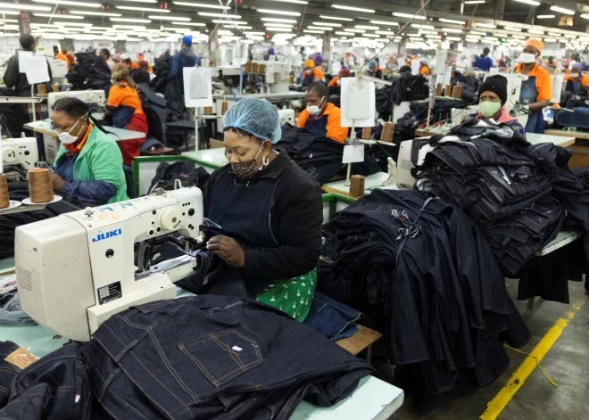 "Хотим дать возможность для переговоров": ЕС также отложил ответные тарифы на импорт из США