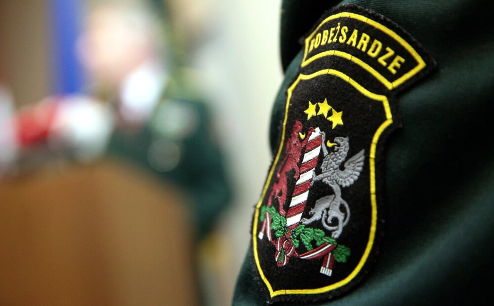 Robežsargi aiztur divus nelegālo imigrantu pārvadātājus