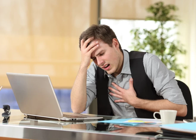 Латвийцы игнорируют выписанные медикаменты, не осознавая рисков, в результате - аритмия и инсульт