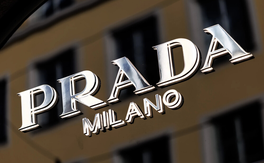 "Prada" iegādāsies "Versace" par 1,25 miljardiem eiro