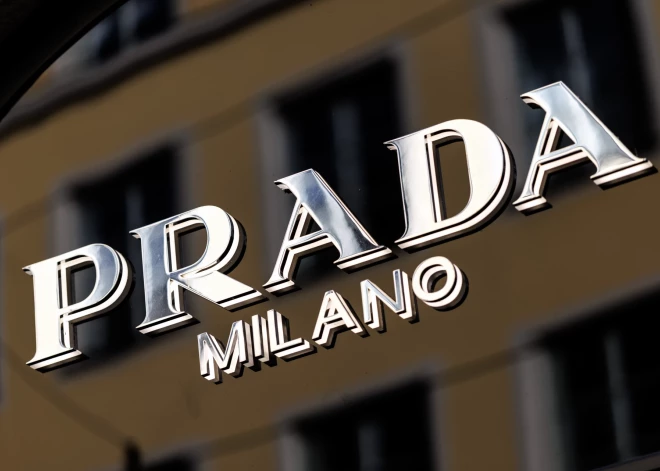"Prada" iegādāsies "Versace" par 1,25 miljardiem eiro