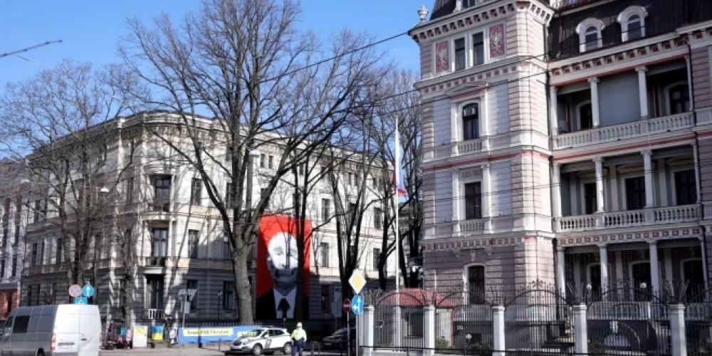 Как сообщалось, выплата российских пенсий за январь, февраль и март этого года была невозможна из-за неполучения средств от российского Фонда пенсионного и социального страхования.