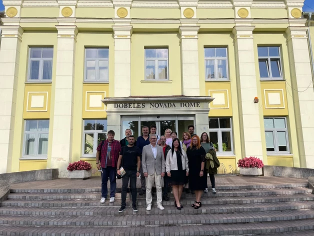 Uz Dobeles novada domes deputātu 15 vietām pretendē 97 kandidāti no sešiem sarakstiem (attēlā – pašreizējie Dobeles novada domes deputāti).