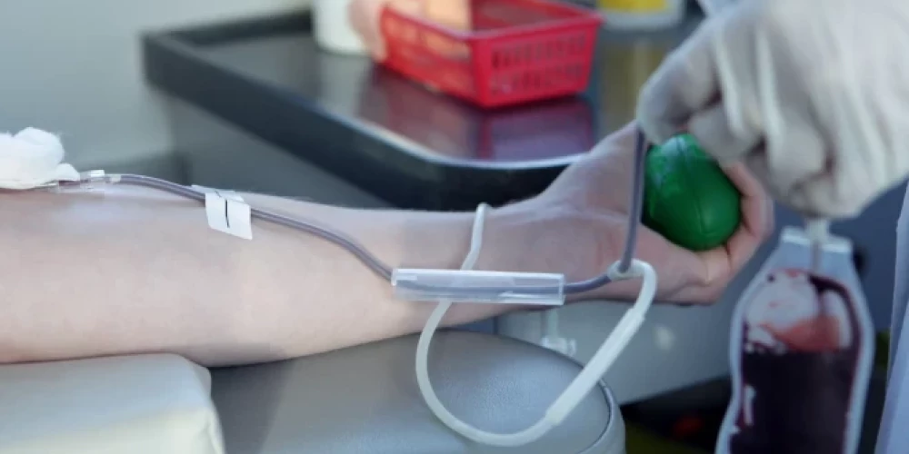 Ir nepieciešams piesaistīt jaunus asinsdonorus, īpaši jauniešu vecuma grupā (18-25 gadi), norāda VADC.