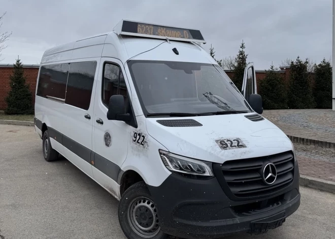 Robežsargi aiztur Ukrainas pilsoni ar pakaļdarinātu reisa satiksmes mikroautobusu
