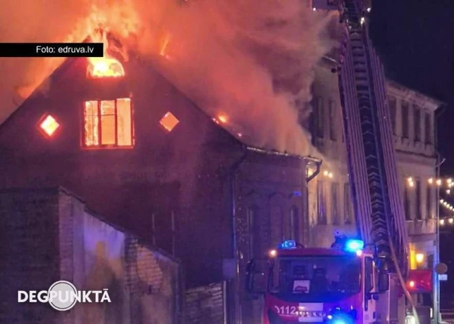 300 кв. м пламени: в Цесисе выгорело старинное здание