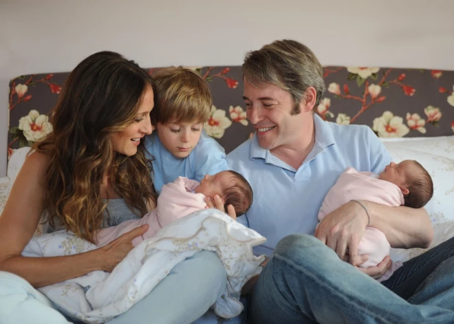 FOTO: Sāras Džesikas Pārkeres dvīnes izaugušas par īstām dāmām